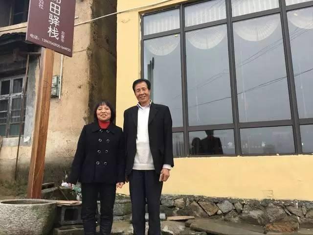 两人合影