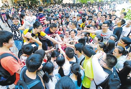 李祖明给考生发红包和鼓励信