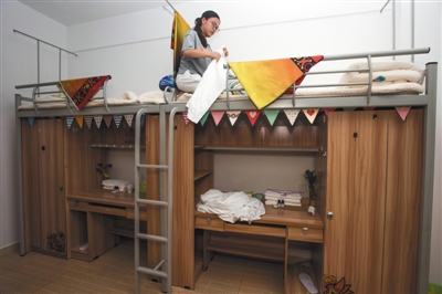 西南民族大学推出“共享宿舍”，每日25元，首批50间，目前供不应求。图/视觉中国