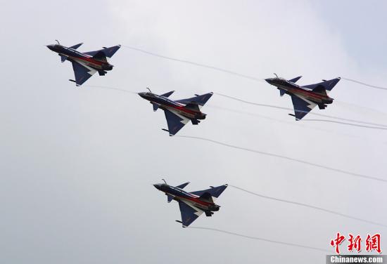 资料图:歼-10表演机。<a target='_blank' href='http://www.chinanews.com/' _fcksavedurl='http://www.chinanews.com/' _fcksavedurl='http://www.chinanews.com/'>中新社</a>发 申进科 摄 资料图:歼-10表演机。<a target='_blank' href='http://www.chinanews.com/' _fcksavedurl='http://www.chinanews.com/' _fcksavedurl='http://www.chinanews.com/'>中新社</a>发 申进科 摄