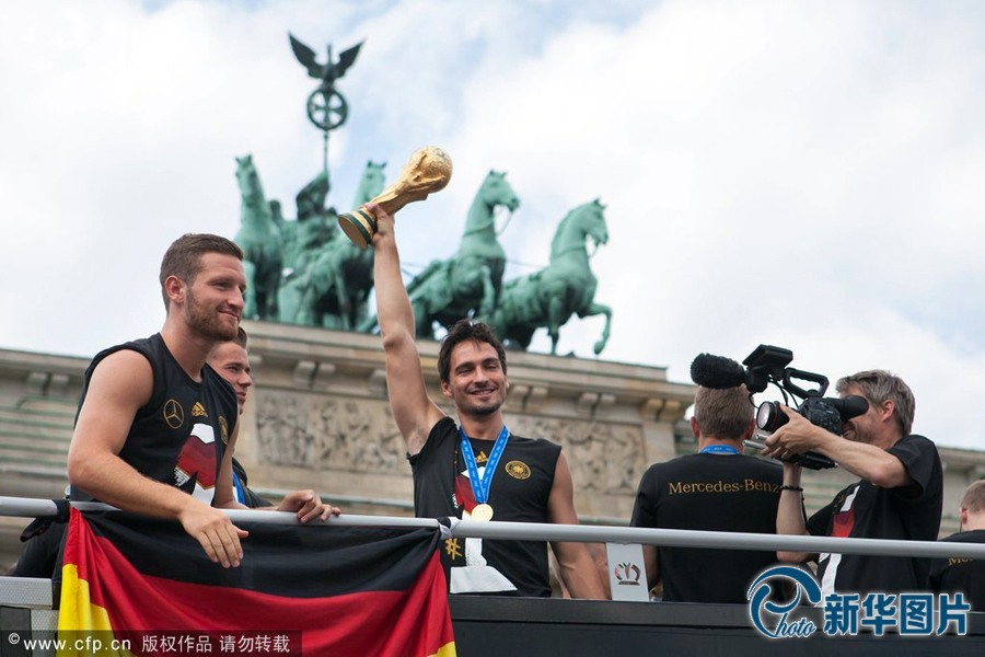 当地时间2014年7月15日，德国柏林，德国队归国举行夺冠巡游