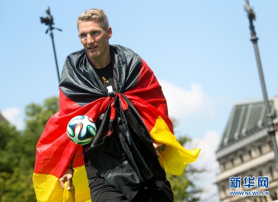 当地时间2014年7月15日，德国柏林，德国队归国举行夺冠巡游