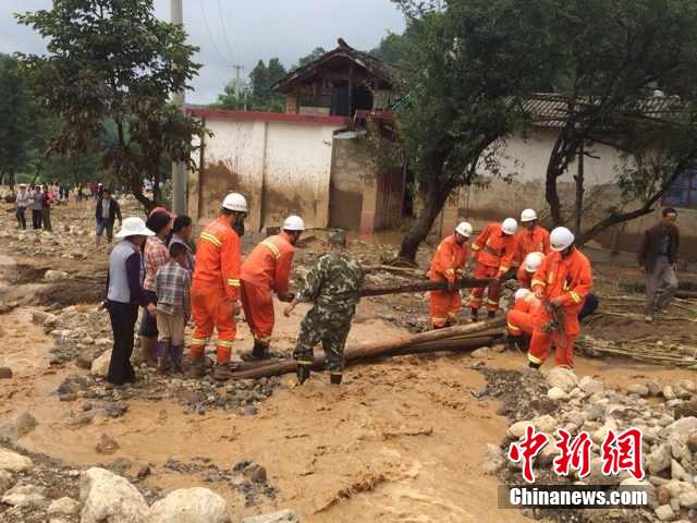 7月28日,云南省保山市隆阳区瓦房乡喜坪村上坪小组发生山洪灾害,造成3户人家9人被冲走。