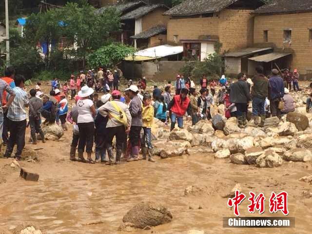 7月28日,云南省保山市隆阳区瓦房乡喜坪村上坪小组发生山洪灾害,造成3户人家9人被冲走。