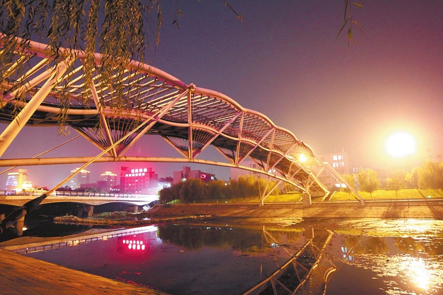 郑州东风渠三座人行景观桥照明已全部恢复