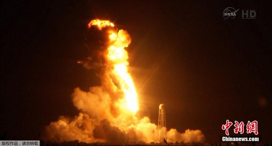 美国宇航局火箭升空6秒后发生爆炸