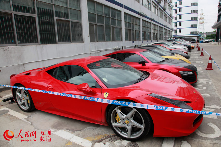 香港11辆跑车深圳飙车被扣