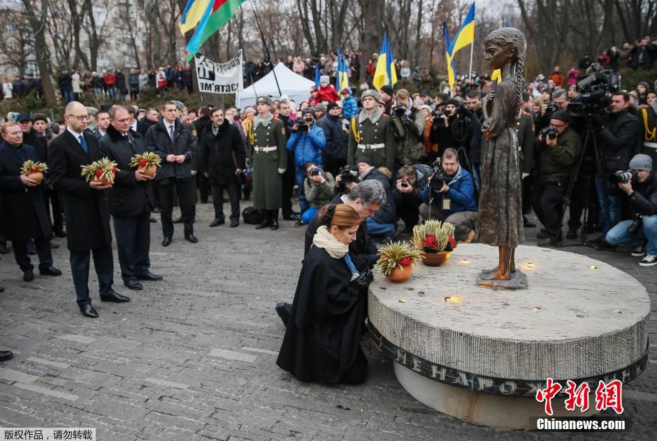 当地时间2014年11月22日，乌克兰基辅，民众举行仪式纪念1932-1933乌克兰大饥荒81周年