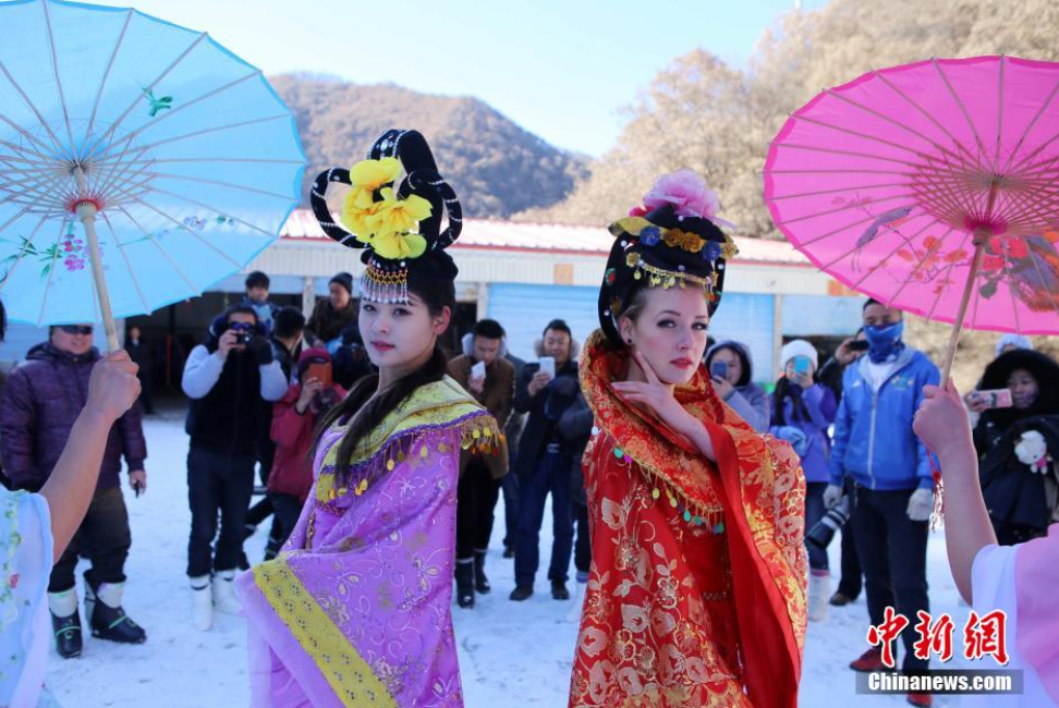 “洋贵妃”现身河南滑雪场