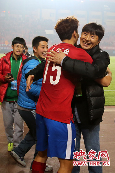 河南建业2:1力克广州恒大