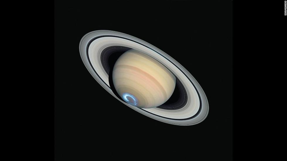 图为哈勃望远镜2004年拍摄的土星