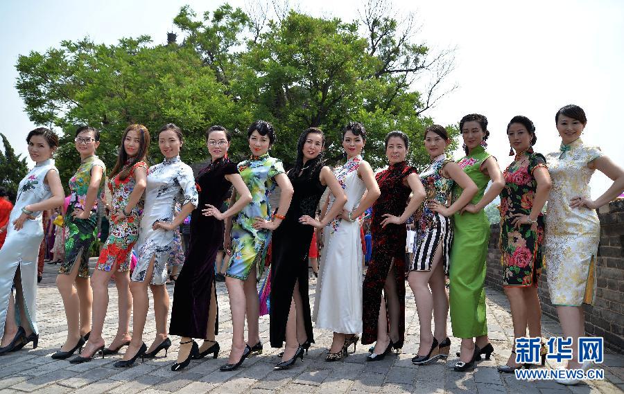 15万人同秀旗袍 展现中国服饰之美