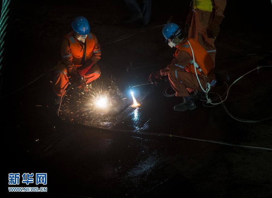 (长江客船翻沉事件)(2)切割作业 (长江客船翻沉事件)(2)切割作业