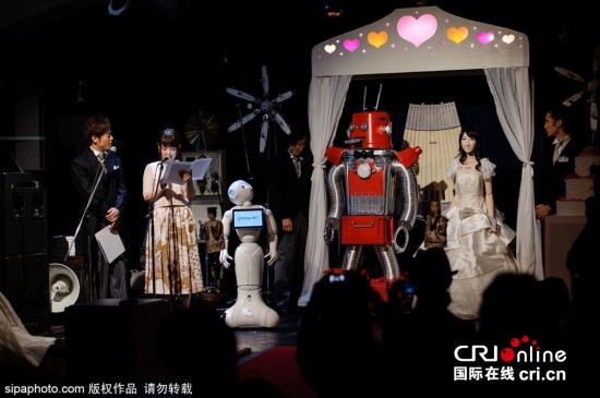 日本首个机器人婚礼于东京举行