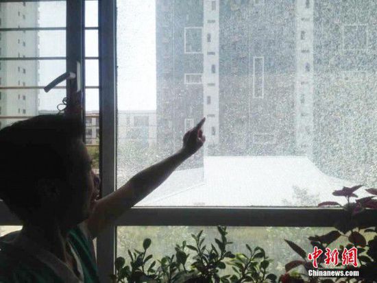 酷暑高温致民众生活受到影响 酷暑高温致民众生活受到影响