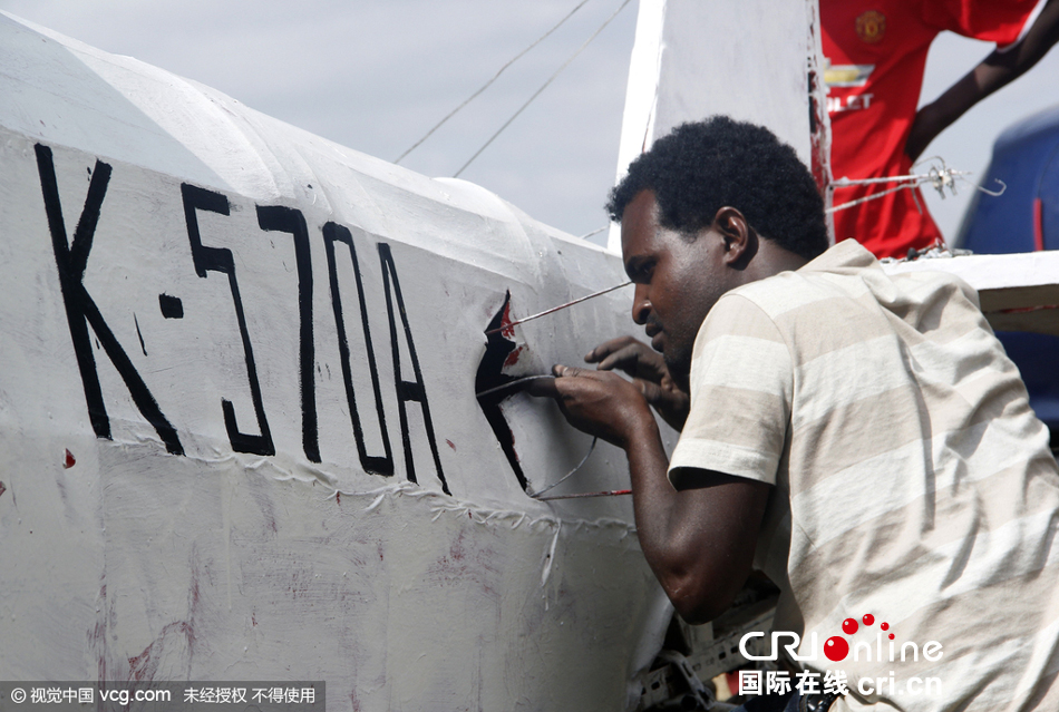埃塞俄比亚男子570天手工建造飞机