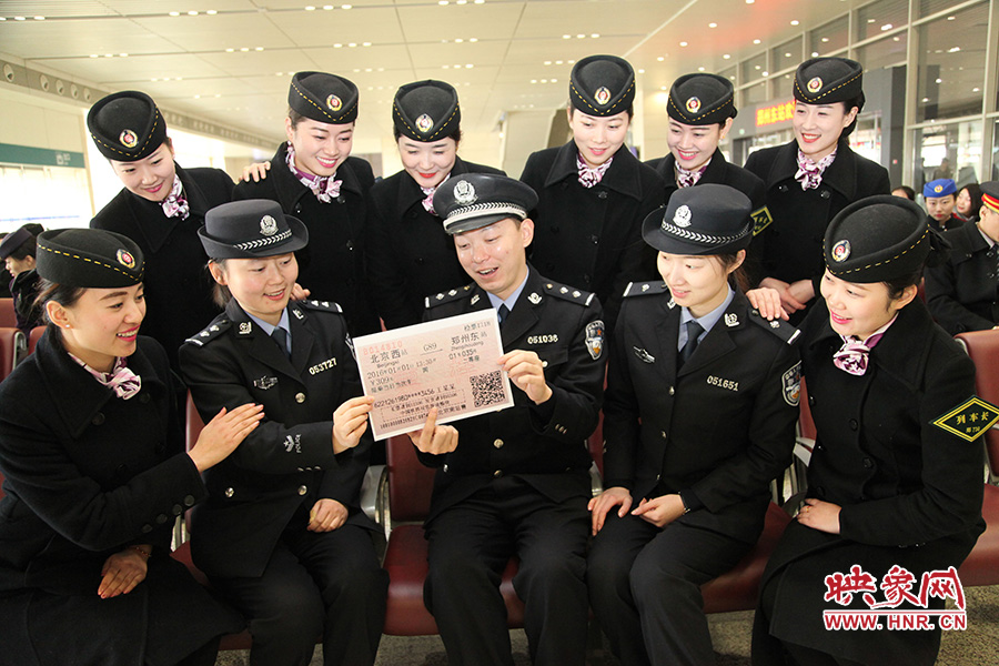 郑州东站召开春运动员会 规范高铁送餐服务