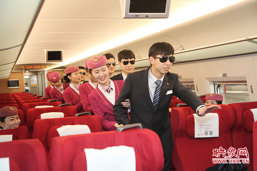 郑州东站召开春运动员会 规范高铁送餐服务