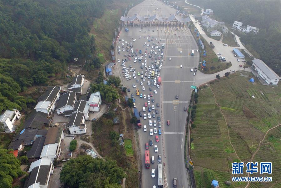 （关注春运）（20）全国各地迎来返程客流高峰