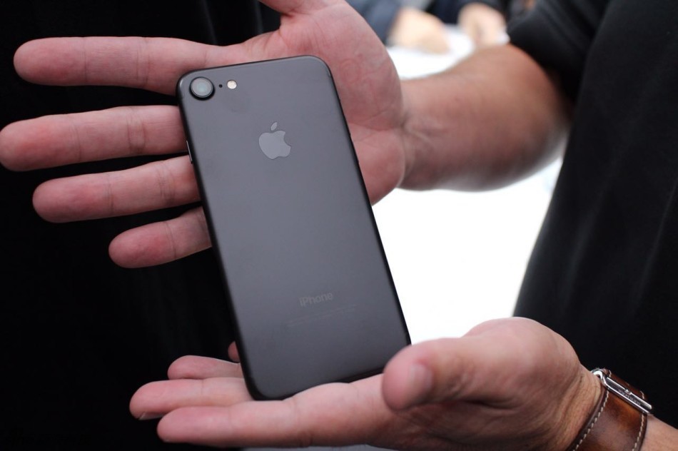 iPhone 7发布迎10大更新 亮黑配色成亮点