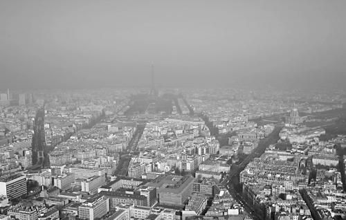 雾霾笼罩下的巴黎