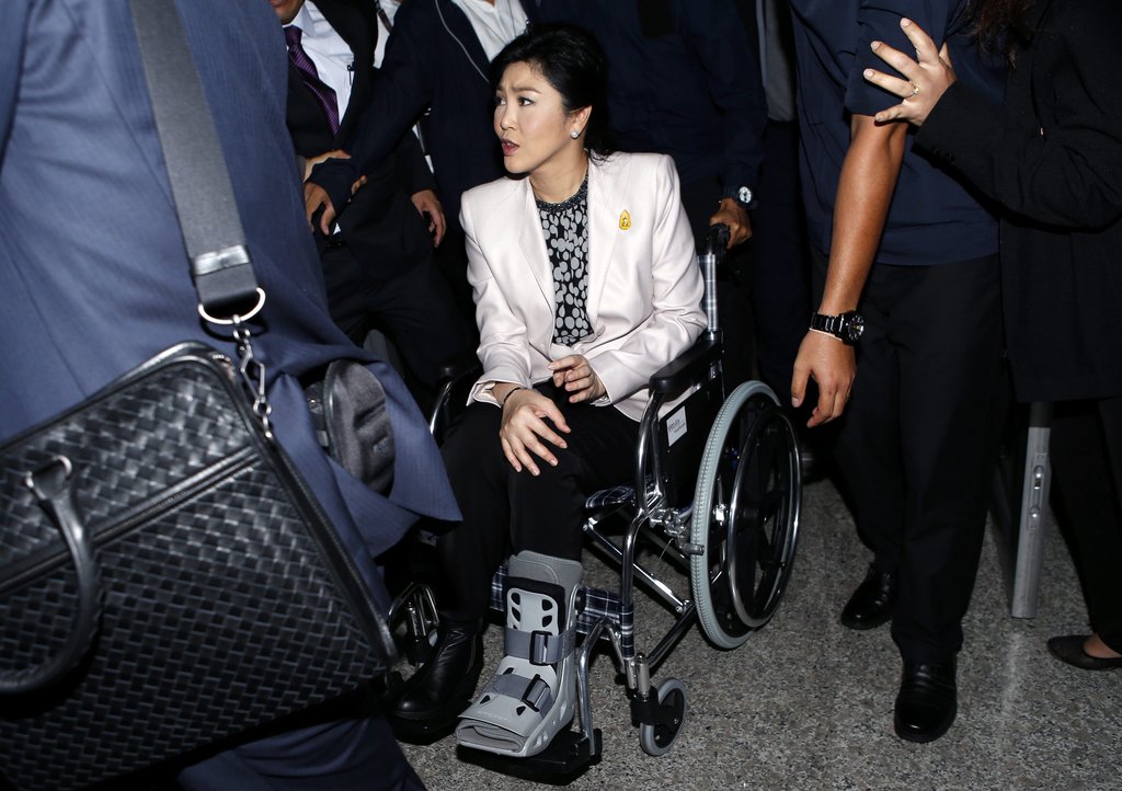 泰国曼谷，看守政府总理英拉现身国家反腐委员会，为其有关大米补贴计划方面存在失职行为的指控做辩护。