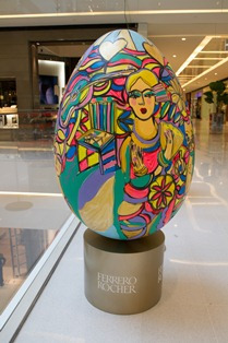 巴西展出复活节“大彩蛋”系名家巧妙绘制(图)