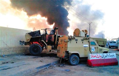 6月10日,记者在伊拉克北部重镇摩苏尔拍摄的一辆受损的安全部队车辆。新华社/路透
