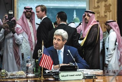 11日，沙特吉达，美国国务卿克里等待与阿拉伯国家代表举行会议。
