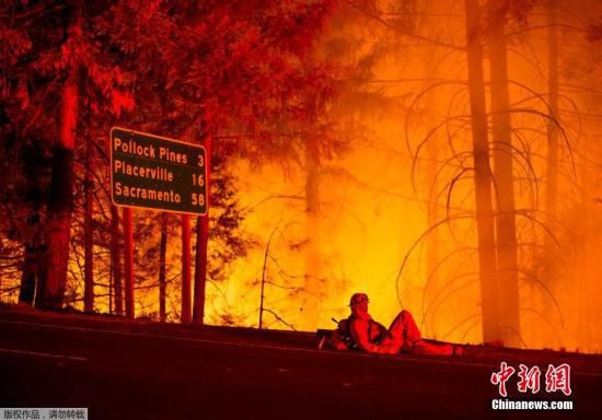 美增派两千消防员灭加州山火 干旱天气影响救援