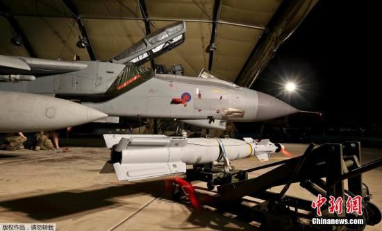 英国国防部表示，该国已经战机首次派出战机，对叙利亚境内的极端组织“伊斯兰国”目标实施空袭。