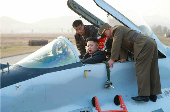 　金正恩指导朝鲜飞行员训练 登米格-29战机