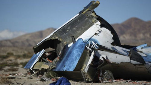 “太空船二号”10月31日在加州莫哈韦沙漠坠毁，造成一名飞行员死亡。