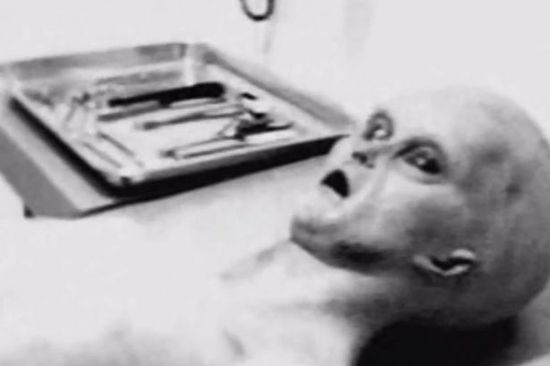美专家公布1947年罗斯威尔事件外星人尸解照片