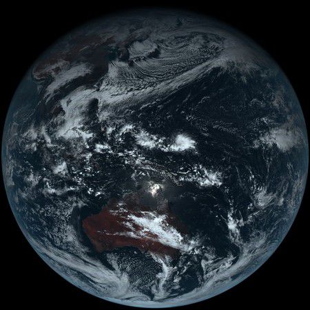 日本卫星拍下地球真正的样貌。（图／翻摄自日本气象厅）