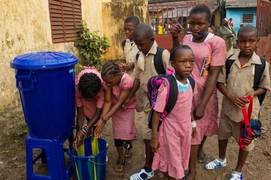 西非16600名埃博拉孤儿在当地得到收养。图片来源：联合国网站。