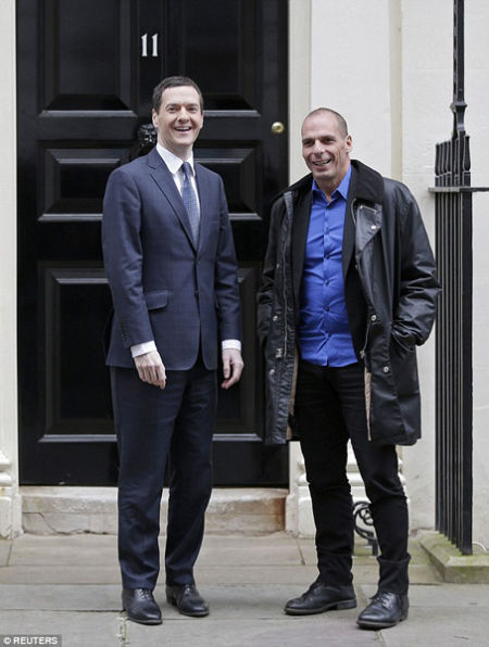 2月2日上午，希腊新上任的左翼财政部长瓦鲁法基斯抵达伦敦唐宁街，与英国财政大臣乔治·奥斯本会晤。