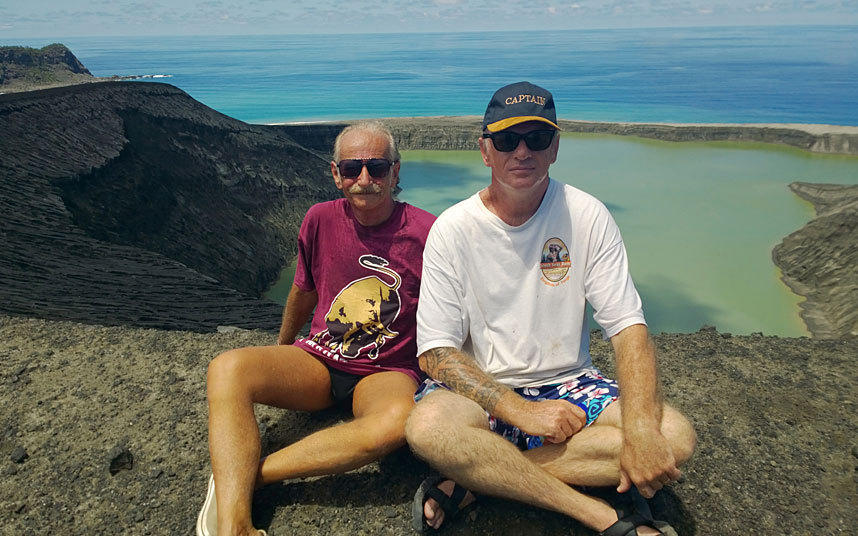 太平洋海底火山喷发催生新岛屿