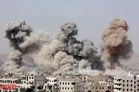 图为叙利亚政府军空袭反对派武装。