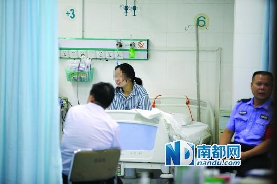 5月30日上午,跳桥女子获救后被送往医院救治,警方到场调查。南都记者 陈伟斌 摄