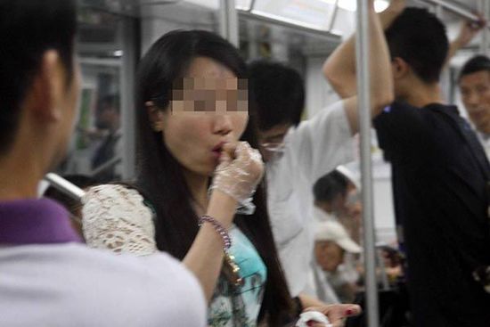 南京地铁7月起出台“禁食令” 喝水也将被警告