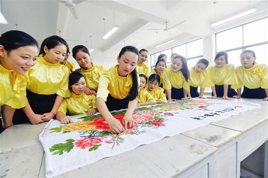 图文：大学淑女班的别样“军训”
