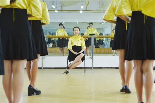 图文：大学淑女班的别样“军训”