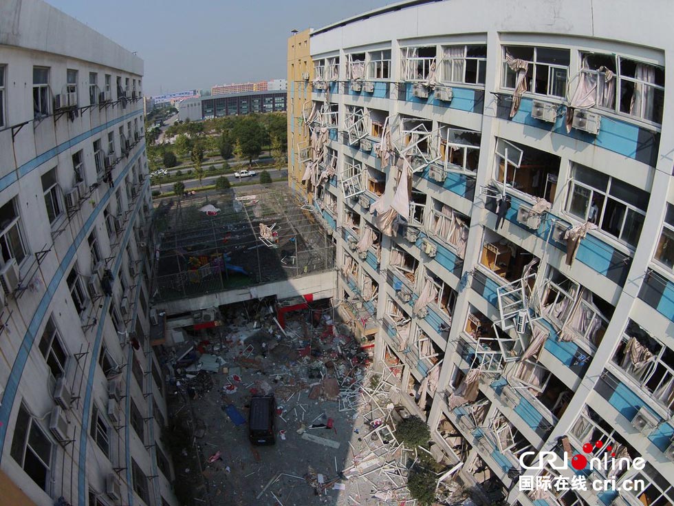 杭州一学校公寓楼爆炸 40余间宿舍受损13人受伤