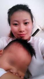 李某生前与儿子的合照。家属供图