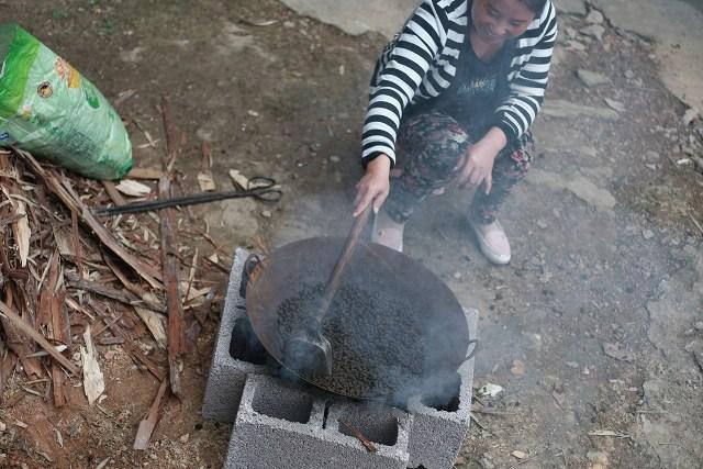 湖南村民牛羊粪泡水治癌 或因无法负担医药费