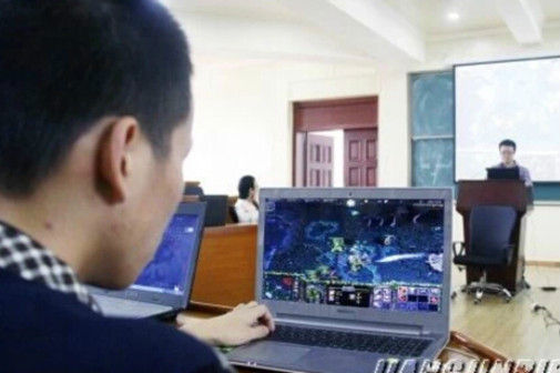 重庆一高校开课讲DOTA 教师：可提高综合能力