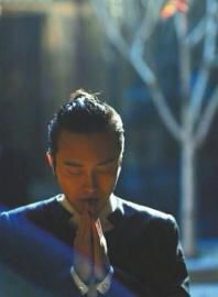 网传李玉刚“出家”的照片。