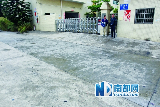 昨日，事发现场的血迹已被清洗干净。南都记者 刘有志 摄