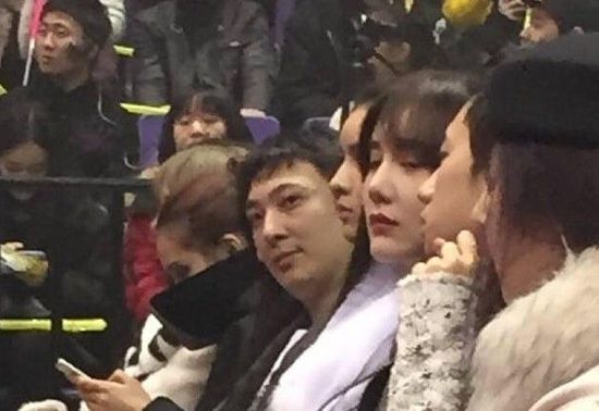 王思聪携绯闻女友看演唱会引围观(图)